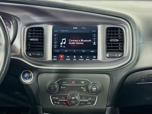 Used 2019 Dodge Charger SXT image 24