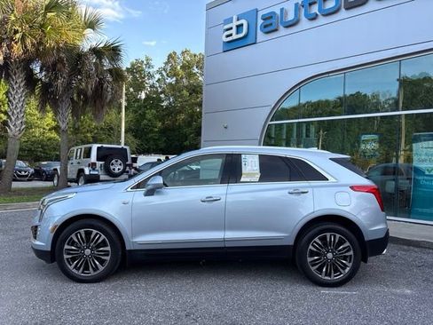 Used 2017 Cadillac XT5 Premium Luxury FWD image 2