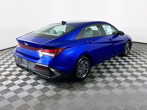 Used 2024 Hyundai Elantra SEL FWD image 7