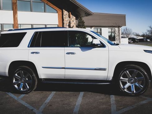 Used 2018 Cadillac Escalade Luxury image 32