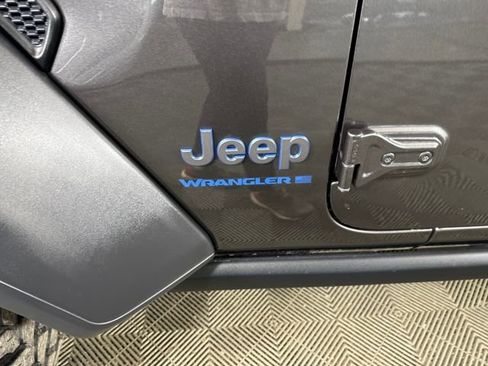 Used 2023 Jeep Wrangler Unlimited w/ Cold Weather Group image 10