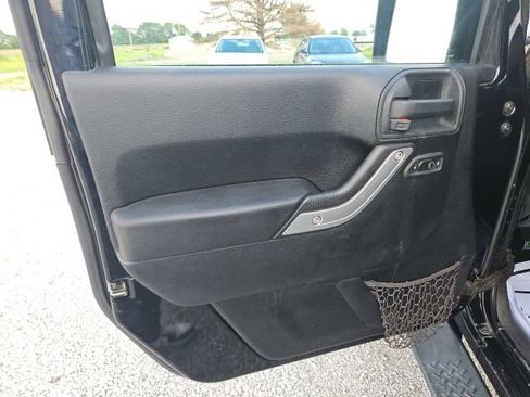 Used 2013 Jeep Wrangler Unlimited Sahara w/ Connectivity Group AWD/4WD image 16