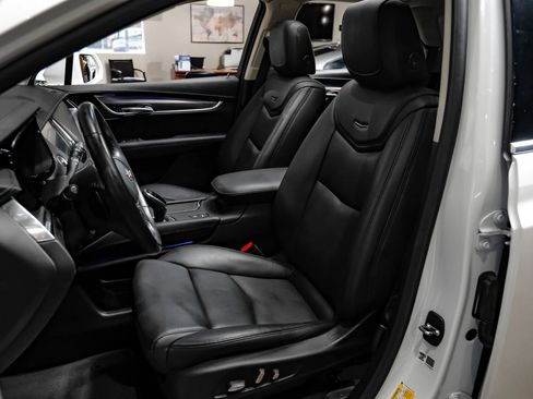 Used 2019 Cadillac XT5 Premium Luxury FWD image 38