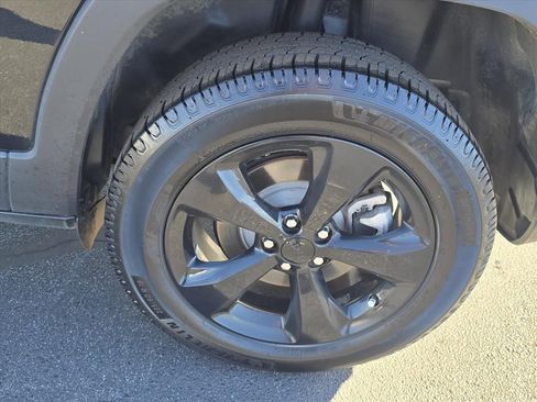 Used 2023 Jeep Cherokee Altitude Lux w/ Lux Elite Package image 12