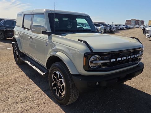 New 2025 Ford Bronco Outer Banks image 6