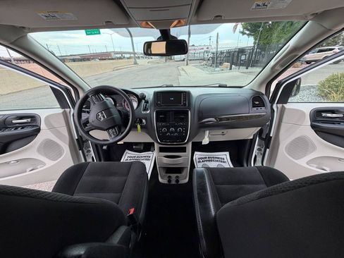 Used 2019 Dodge Grand Caravan SE FWD image 17