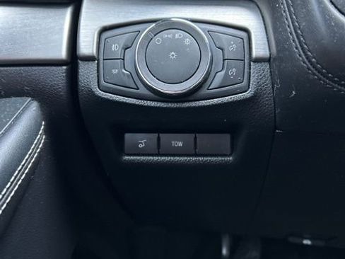 Used 2018 Ford Explorer Platinum image 18