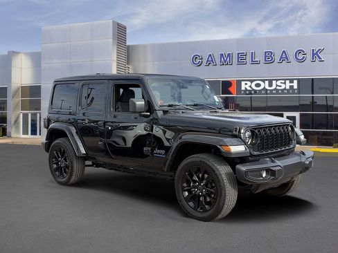 Used 2025 Jeep Wrangler Unlimited Sahara w/ Safety Group AWD/4WD image 8