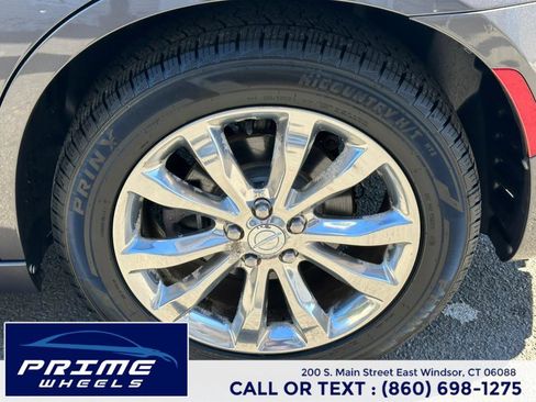 Used 2017 Chrysler 300 Limited w/ Value Package image 25