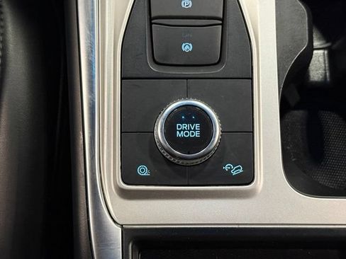 Used 2022 Ford Explorer XLT w/ Equipment Group 202A AWD/4WD image 33