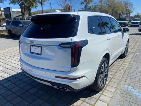 Used 2023 Cadillac XT6 Sport w/ Technology Package image 5