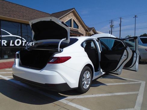 Used 2025 Toyota Camry LE image 22