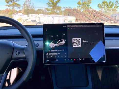 Used 2021 Tesla Model 3 Standard Range Plus image 6