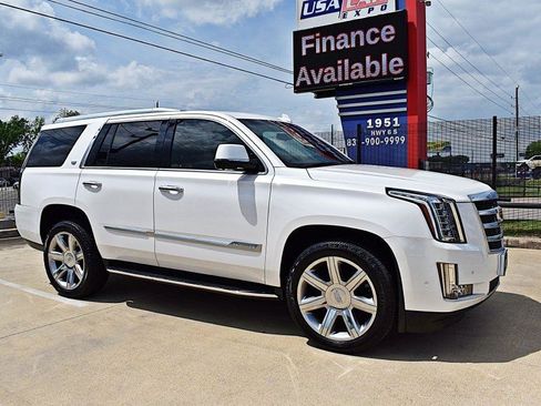 Used 2020 Cadillac Escalade Luxury RWD image 3