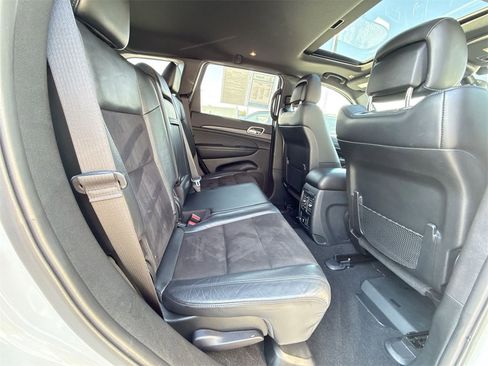 Used 2020 Jeep Grand Cherokee Altitude image 24