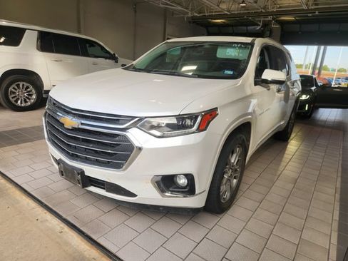 Used 2018 Chevrolet Traverse Premier w/ Driver Confidence II Package FWD image 3