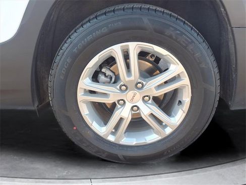 Certified 2022 GMC Terrain SLE w/ Driver Convenience Package image 15