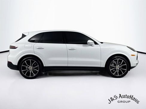 Used 2023 Porsche Cayenne Platinum Edition AWD/4WD image 8