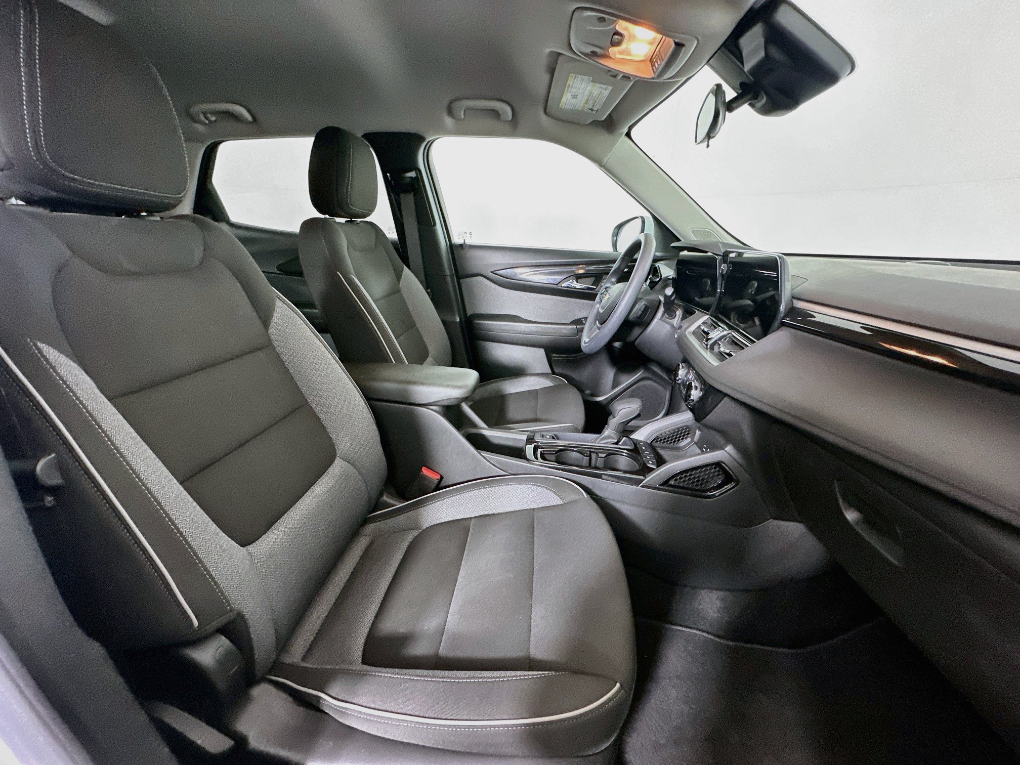 Used 2024 Chevrolet TrailBlazer LT w/ Driver Confidence Package FWD image 29