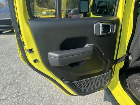 Used 2023 Jeep Wrangler Unlimited w/ Sun & Screen Package image 28