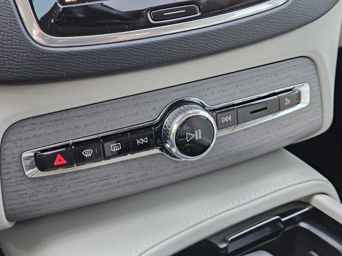 Certified 2025 Volvo XC90 B6 Plus w/ Protection Package Premier image 23
