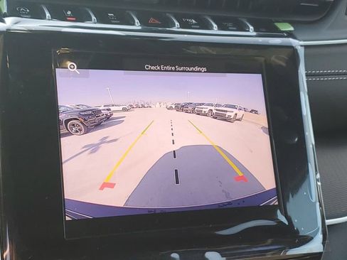 New 2025 Jeep Grand Cherokee Altitude image 24