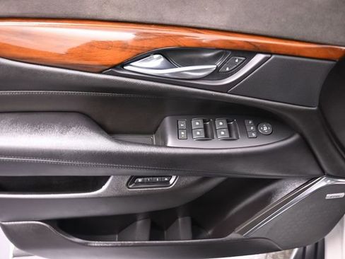 Used 2017 Cadillac Escalade Premium Luxury image 13