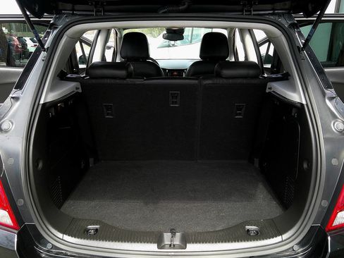 Used 2019 Chevrolet Trax LT w/ LT Convenience Package FWD image 8