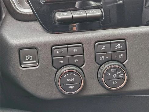 Used 2023 Chevrolet Silverado 1500 High Country w/ High Country Premium Package AWD/4WD image 11