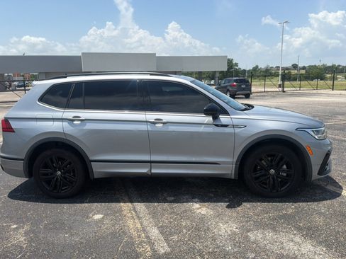 Used 2022 Volkswagen Tiguan SE R-Line FWD image 1