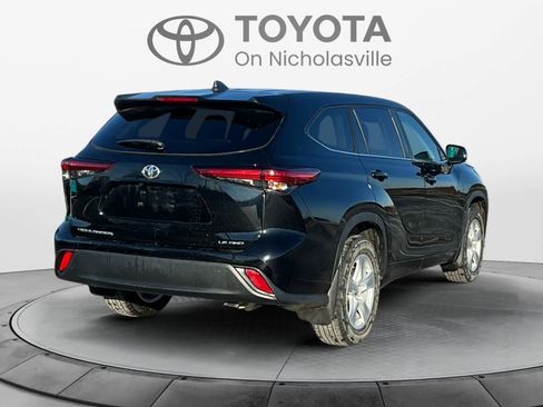 Used 2023 Toyota Highlander LE image 6