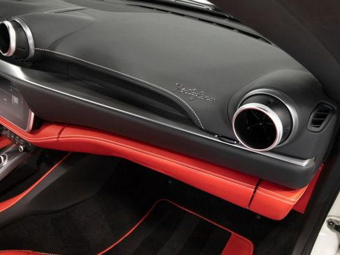 Used 2019 Ferrari Portofino image 49
