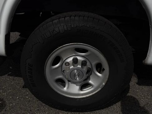 Used 2019 Chevrolet Express 2500 RWD image 19