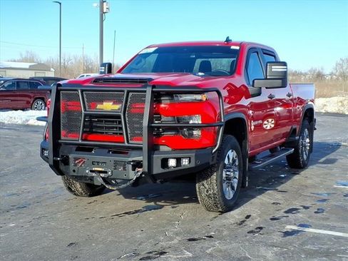 Used 2024 Chevrolet Silverado 2500 Custom w/ Custom Value Package image 2