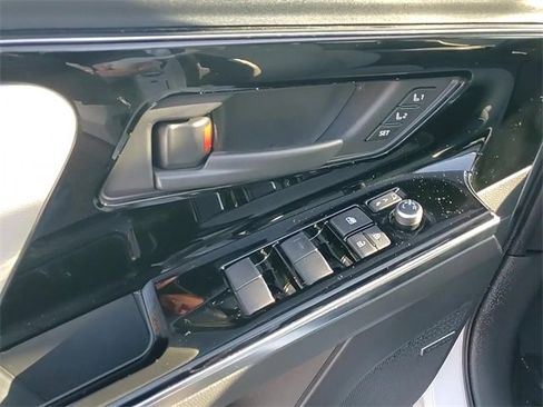 Used 2023 Subaru Solterra AWD image 9