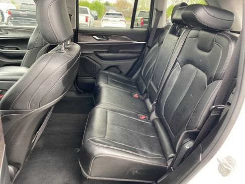 Used 2023 Jeep Grand Cherokee Limited AWD/4WD image 19