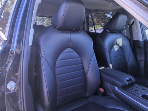 Used 2023 Toyota Highlander XLE image 36