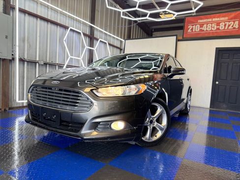 Used 2016 Ford Fusion SE w/ Equipment Group 201A image 10