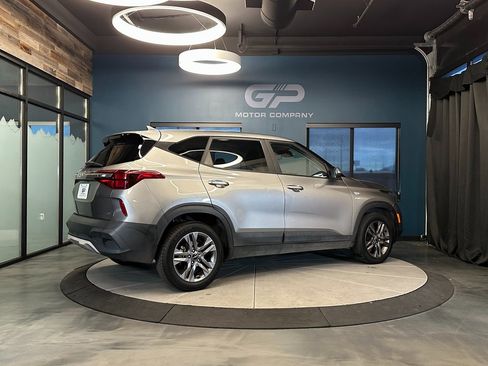 Used 2023 Kia Seltos LX image 3