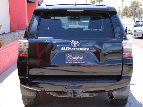 Used 2017 Toyota 4Runner SR5 AWD/4WD image 6
