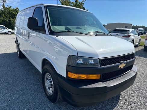 Used 2018 Chevrolet Express 2500 w/ Driver Convenience Package RWD image 2