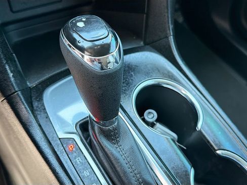 Used 2019 Chevrolet Equinox LS w/ LS Convenience Package image 16