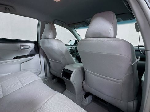 Used 2015 Toyota Camry LE image 28