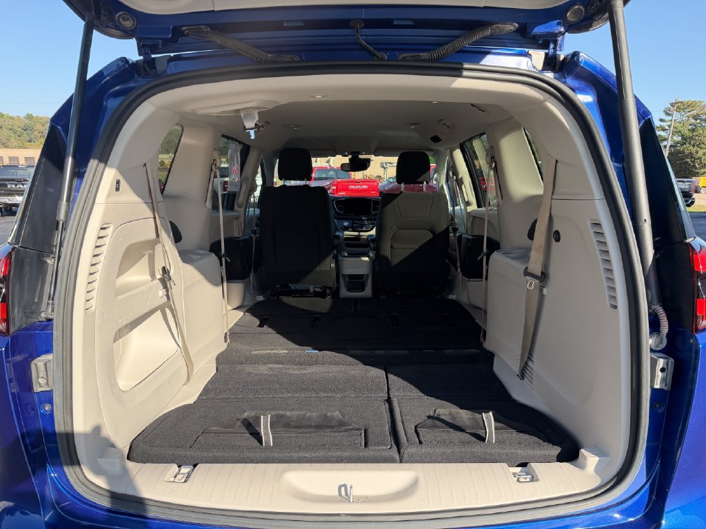 Used 2021 Chrysler Pacifica Touring AWD/4WD image 13