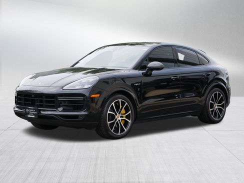 Used 2020 Porsche Cayenne Turbo S image 3