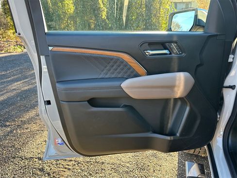 Used 2026 GMC Canyon Denali image 11