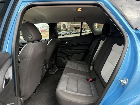 Used 2025 Chevrolet Trax LS image 29