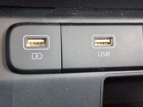 Used 2023 Kia Sorento S image 25