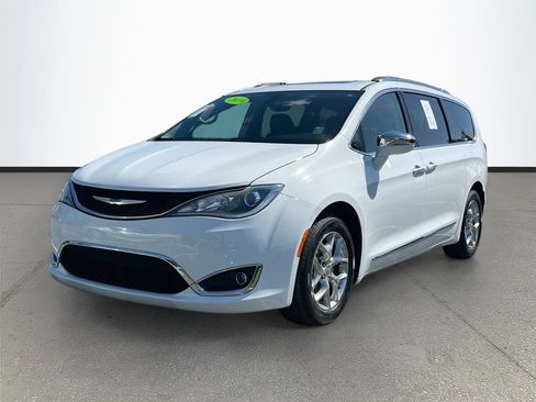 Used 2019 Chrysler Pacifica Limited FWD image 3