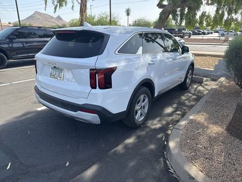 Certified 2024 Kia Sorento LX FWD image 5